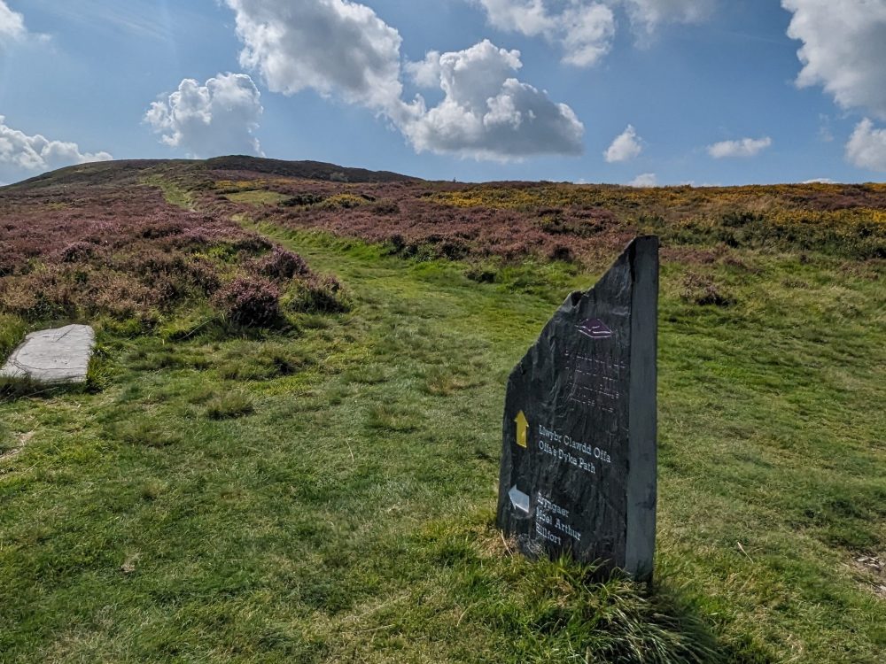 sign post to turn up to Moel Arthur Summit