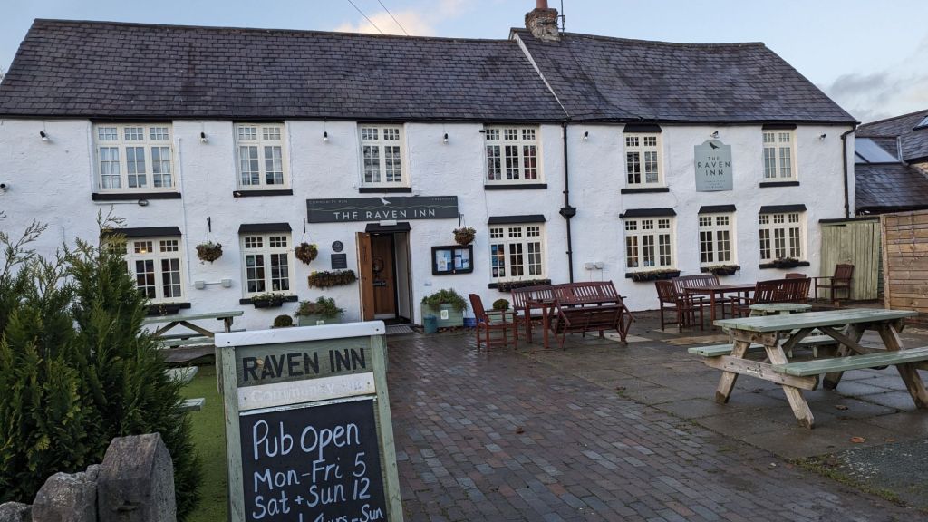 The Raven Llanarmon-yn-Ial on the Moel Gyw Circular