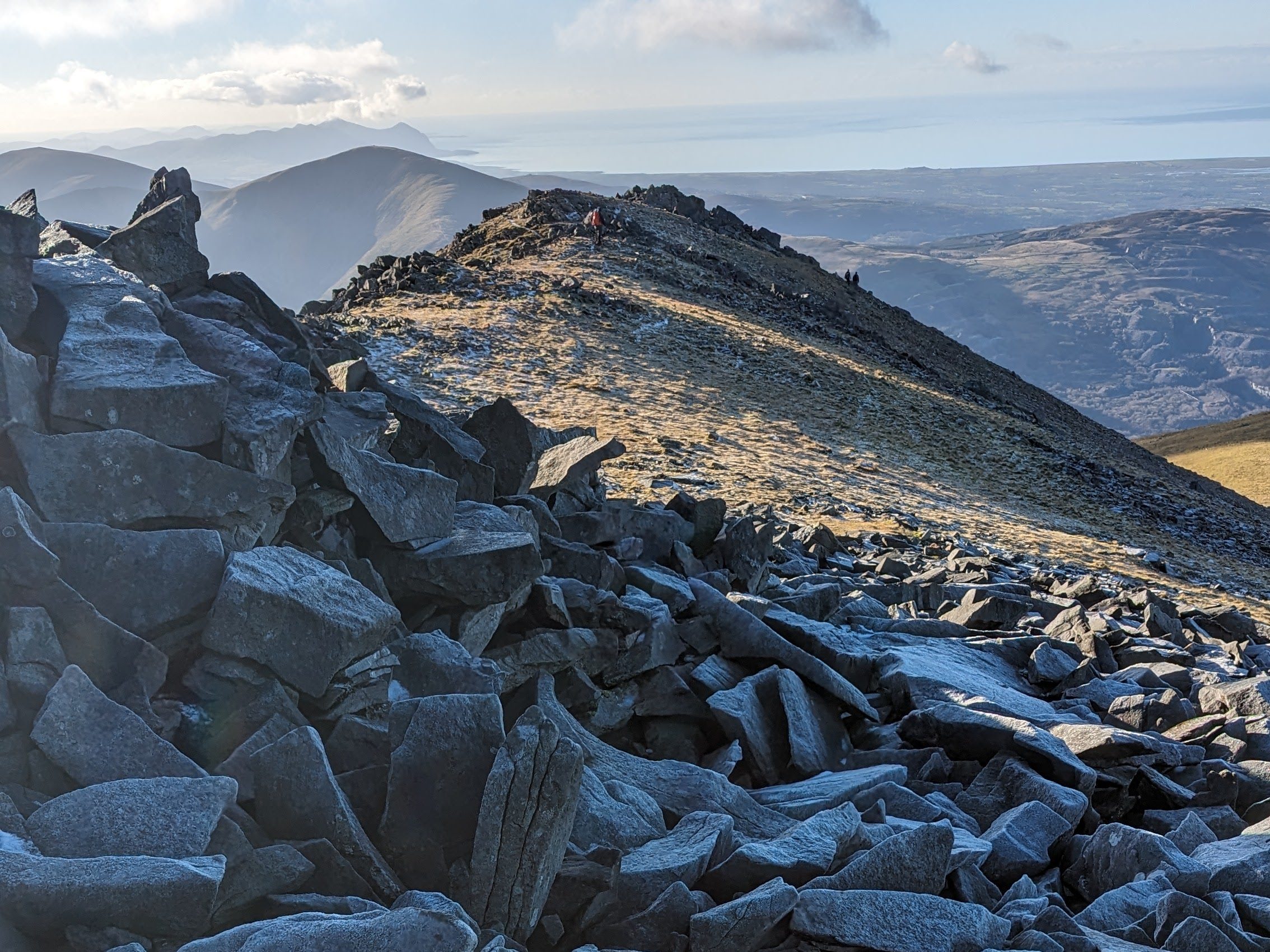 The ridge top of Elidir Fawr looking away from the summit heading down.