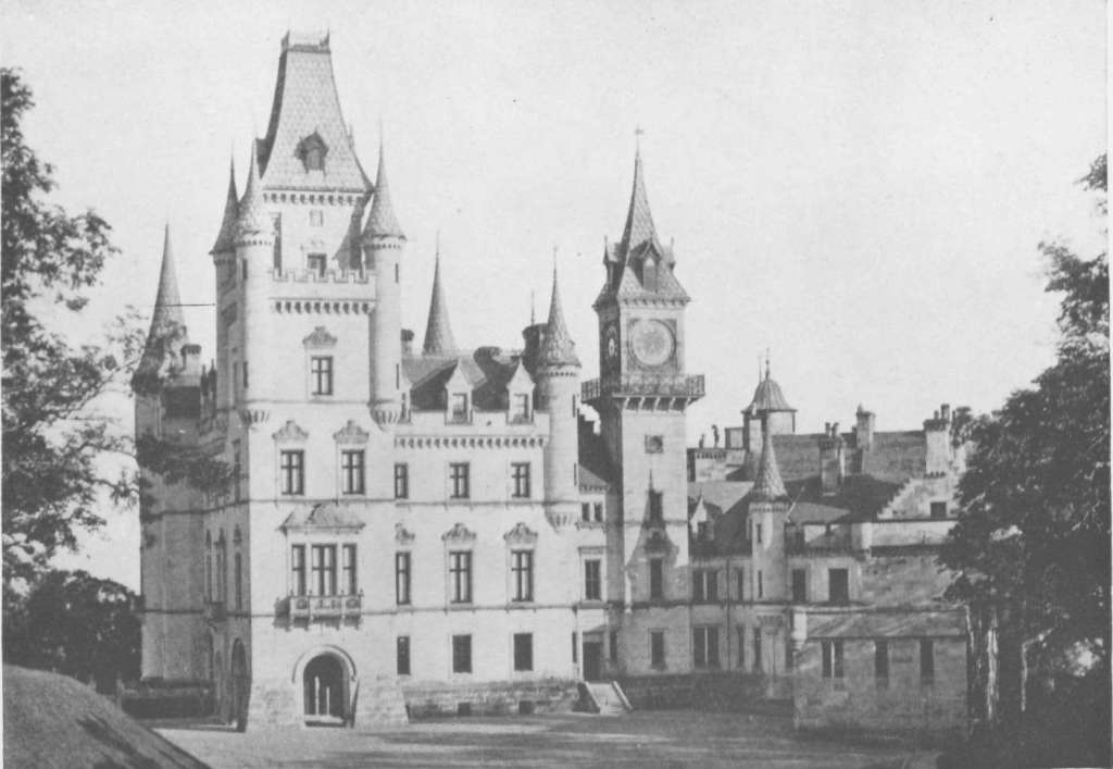 
DUNROBIN CASTLE.