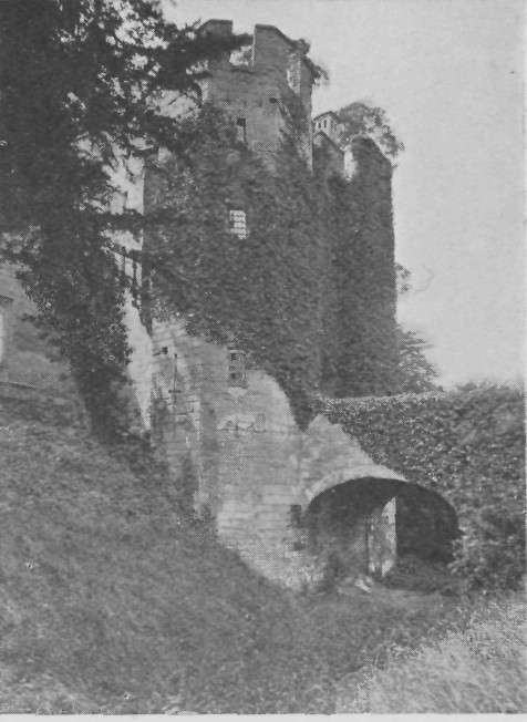 ENTRANCE TOWERS, WARWICK CASTLE