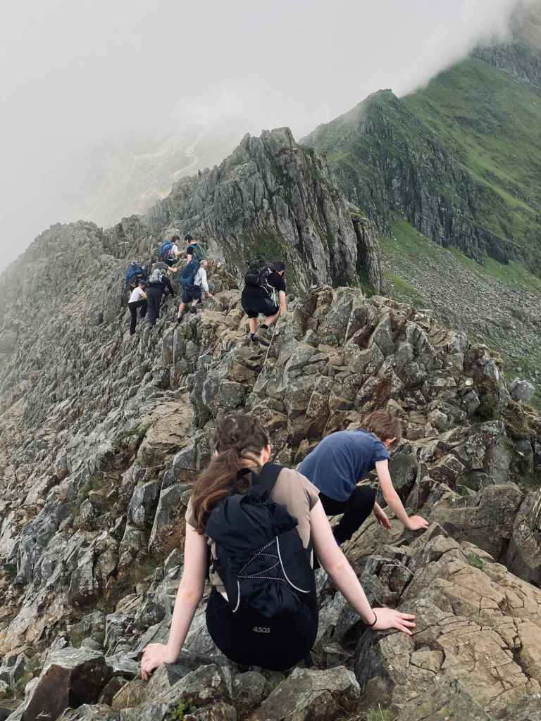 kids on crib goch